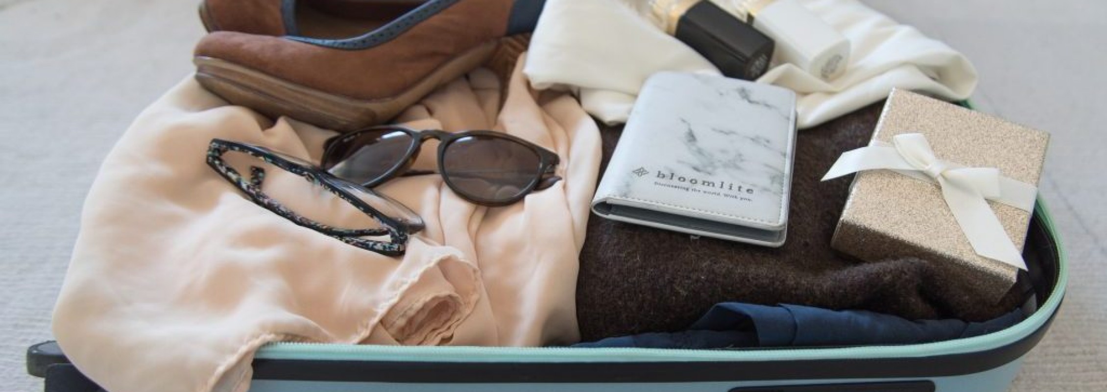 How to travel with hand luggage only?